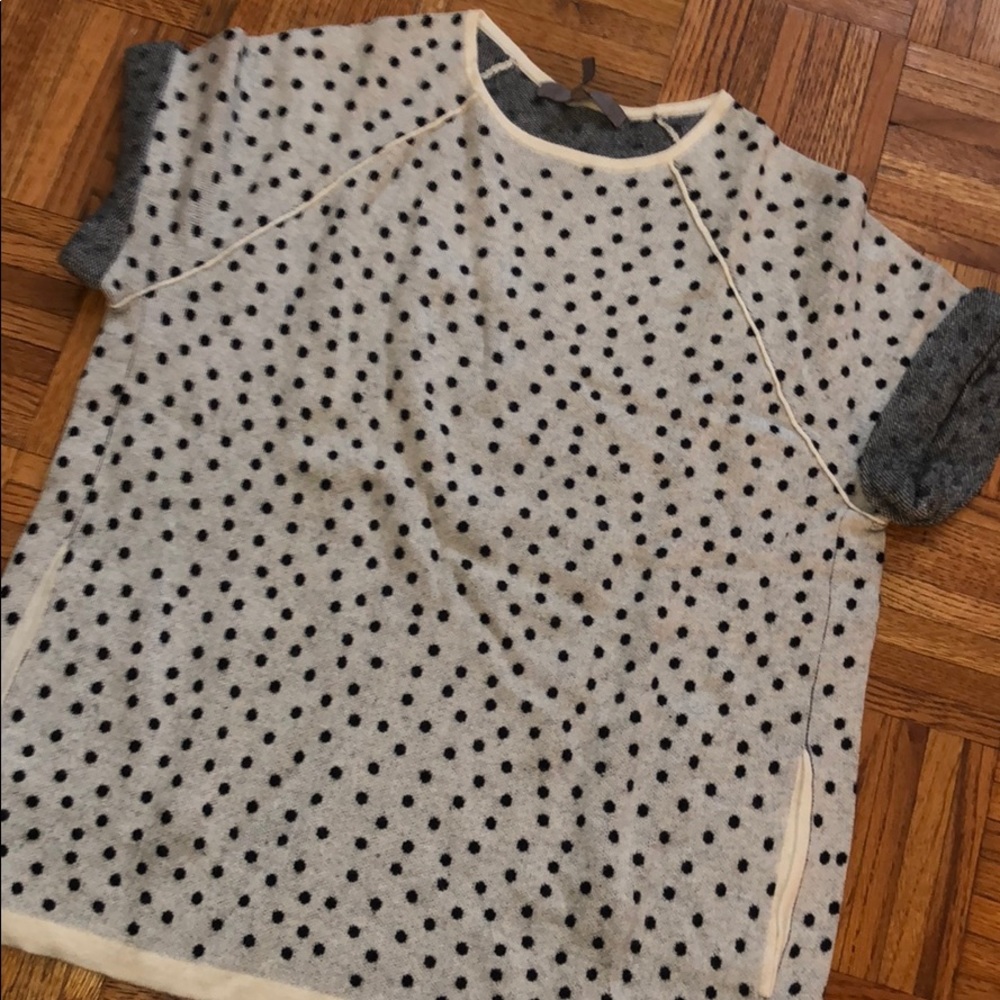 HALSTON crew neck short sleeve sweater!